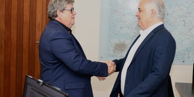 João Azevêdo destaca investimentos em obras e fortalecimento da economia em reunião com ministro Márcio França