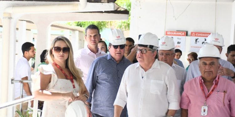 João Azevêdo entrega reforma e ampliação de escolas nos municípios de Alhandra e Sapé