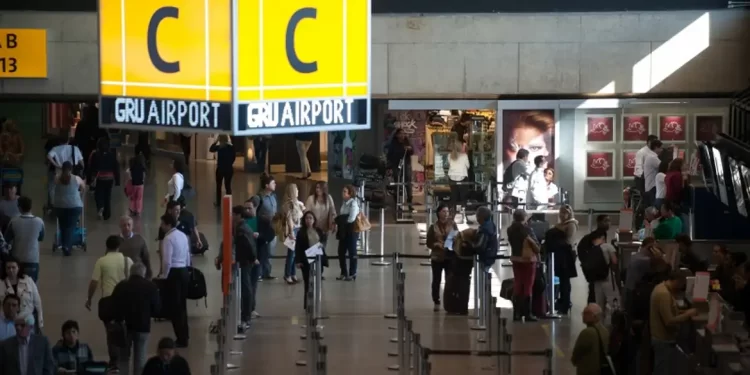 Adiada exigência de visto para turistas dos EUA, Canadá e Austrália