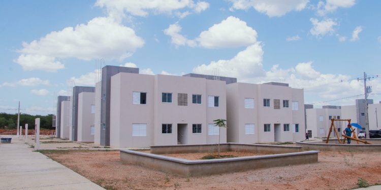 Moradores de Patos comemoram recebimento dos apartamentos do residencial São Judas Tadeu I e II