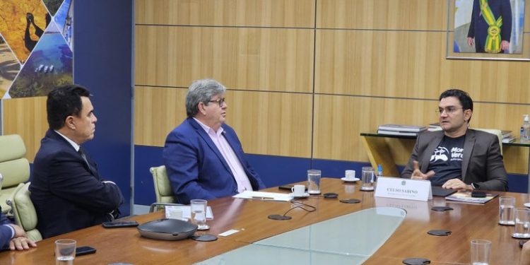 Governador discute andamento das obras do Polo Turístico Cabo Branco e do Centro de Convenções de Campina com ministro do Turismo