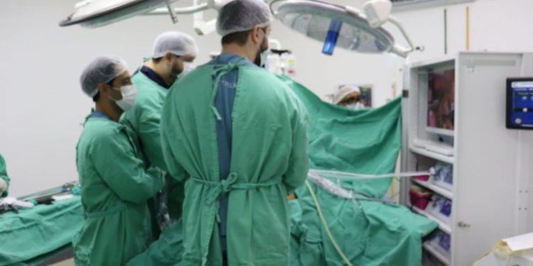 Programa Opera Paraíba realiza 45 cirurgias de otorrino e a terceira cirurgia de bariátrica no Hospital Regional de Sousa