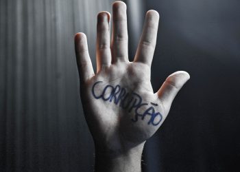 Brasil cai 10 posições em ranking que mede corrupção