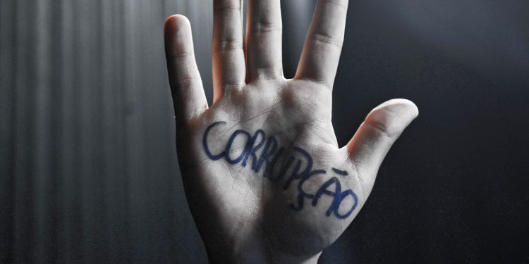 Brasil cai 10 posições em ranking que mede corrupção