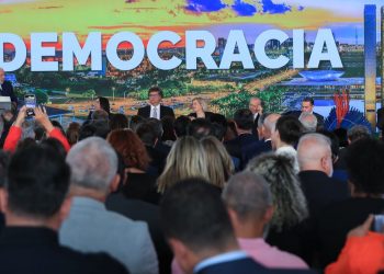 Ato no Congresso reforça poder da democracia no pós 8/1