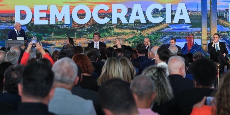 Ato no Congresso reforça poder da democracia no pós 8/1