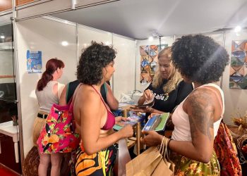 PBTur atende turistas no Salão do Artesanato e no Centro Turístico de Tambaú