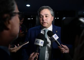 Efraim Filho quer que Pacheco devolva MP da reoneração da folha