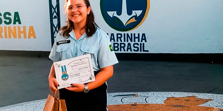 Aluna da Escola Municipal Chico Xavier vence concurso nacional de redação da Marinha do Brasil