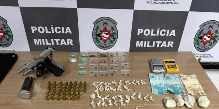 Durante rondas, Polícia Militar prende suspeito com arma e drogas em bairro da Capital