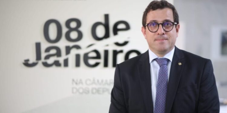 Gervásio Maia apresenta projeto para confiscar veículos e bens utilizados em atos golpistas