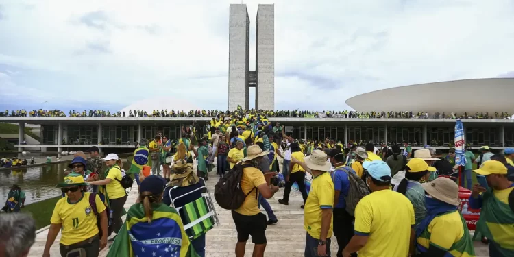 Câmara inaugura exposição para marcar um ano dos ataques de 8 de janeiro
