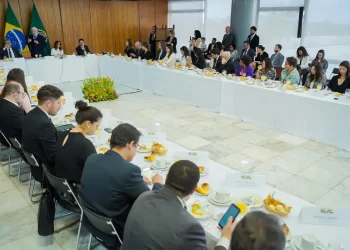 Casos de violência contra jornalistas têm queda de 51% em 2023