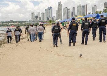 Sedurb intensifica fiscalização para garantir ordenamento de aluguel de guarda-sóis nas praias da Capital