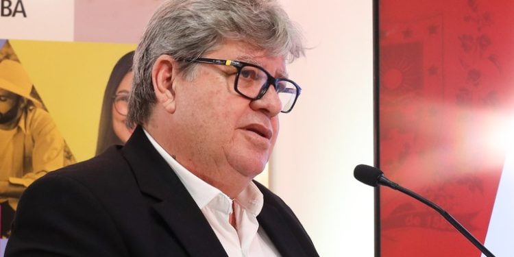 Governador anuncia reajuste linear acima da inflação e incorpora mais 20% da bolsa desempenho da Segurança e Magistério