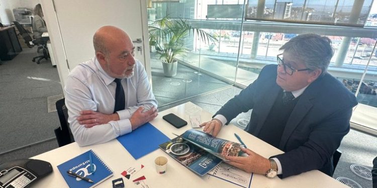 Governador busca voos da Europa para a Paraíba em reunião com gerente de companhia aérea