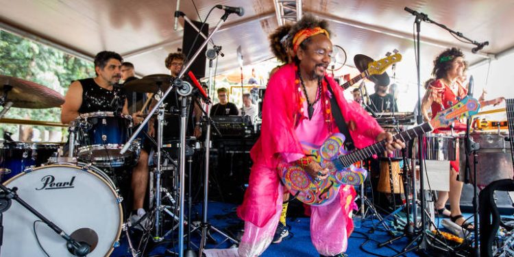 Bloco Muriçocas do Miramar faz homenagem a Chico César no Carnaval 2024