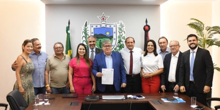 João Azevêdo autoriza mais uma rodovia do Brejo com investimentos de R$ 12,7 milhões