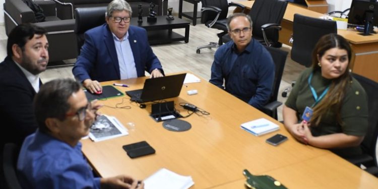 João Azevêdo recebe diretoria da Energisa e empresa apresenta plano de investimentos de R$ 483 milhões na Paraíba