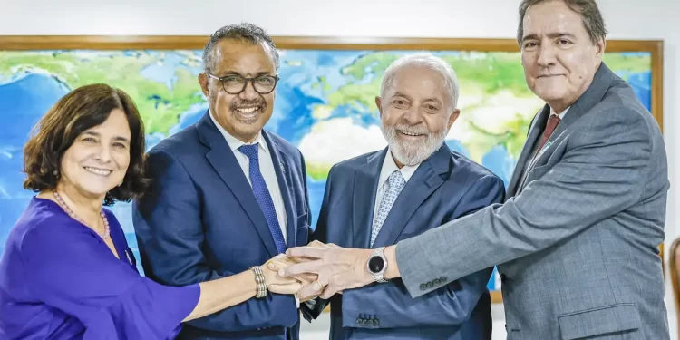 Lula e Tedros Adhanom discutem produção de vacina contra a dengue