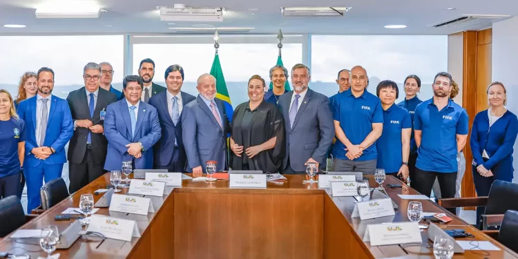 Lula presta apoio à candidatura do Brasil para sediar Mundial Feminino