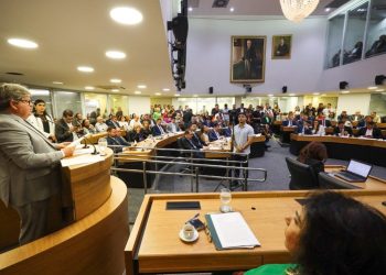 ALPB realiza sessão com mensagem do governador João Azevêdo