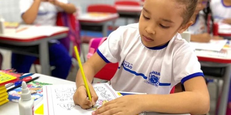 Prefeitura de Patos anuncia construção de mais uma escola padrão FNDE