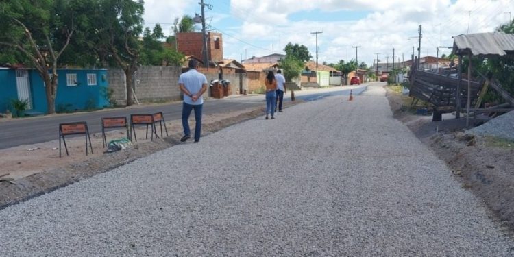 Prefeitura de Pitimbu pavimenta oito ruas em Acaú