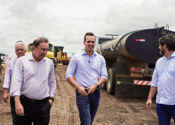 Lucas Ribeiro inspeciona obras do Arco Metropolitano, em João Pessoa
