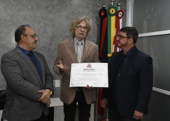 CMJP homenageia premiado artista visual João Lobo com Título de Cidadão Pessoense
