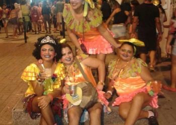 Cafuçu comemora 35 anos desfilando alegria, irreverência e muita extravagância pelo Centro de João Pessoa