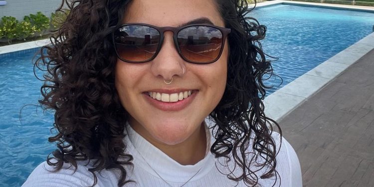 Família de contadora morta em acidente de moto busca por informações de motorista que teria provocado a tragédia