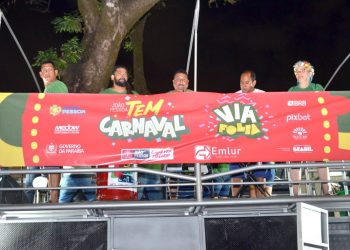 Baticumlata desfila na passagem do ‘Muriçoquinhas’ e Bloco da Limpeza faz zeladoria