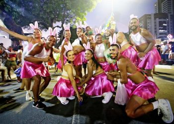 Bloco Virgens de Tambaú leva alegria e muito colorido para a Via Folia