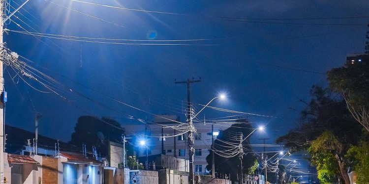 Prefeitura inicia a instalação de mais 900 novos pontos de iluminação em Campina Grande