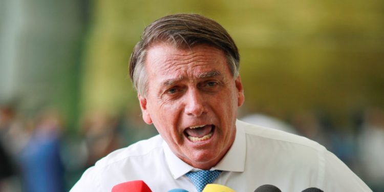 Pesquisa revela que 50% dos brasileiros avaliam que seria justa a prisão de Bolsonaro