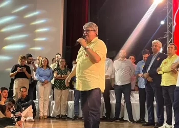 “Campina tem a oportunidade de dizer não aos coronéis”, diz João em plenário do PSB na cidade
