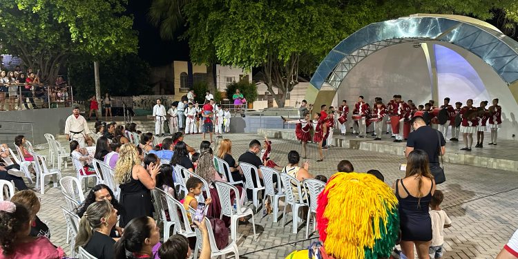 Na Praça com Segurança leva serviços, brincadeiras e apresentações artísticas para a comunidade de Patos