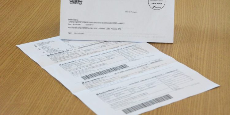 Prefeitura de João Pessoa inicia distribuição de guias de IPTU e TCR e contribuinte pode antecipar pagamento com desconto de até 20%