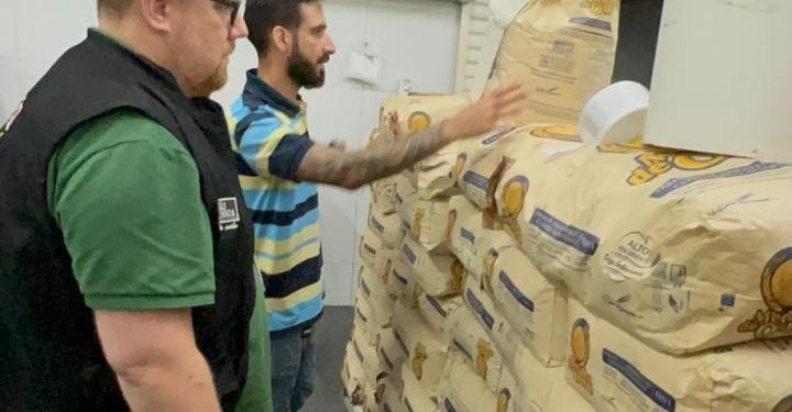 Procon-JP apreende em supermercado mais de duas toneladas de farinha de trigo com validade vencida