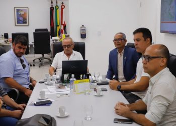 Cícero Lucena ouve pleitos de empresários para fomentar atividades comerciais no Centro Histórico