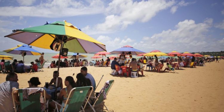 Belezas naturais, gastronomia e infraestrutura conquistam turistas que vieram a João Pessoa no Carnaval