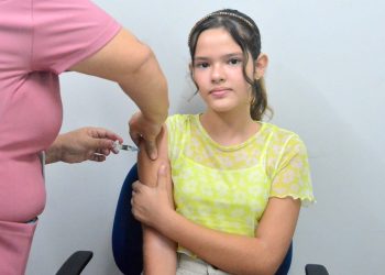 João Pessoa inicia vacinação contra dengue em crianças e adolescentes entre 10 e 14 anos