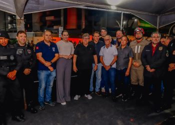 Ao lado do governador, Cícero Lucena celebra segurança dos foliões durante segundo dia do Folia de Rua