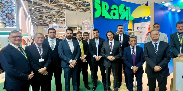 MISSÃO OFICIAL: Veneziano representa o Brasil em feira internacional na Rússia