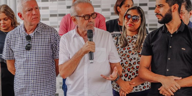 Cícero Lucena autoriza obras em 10 ruas de Gramame