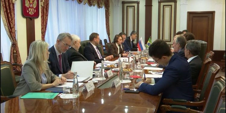 Veneziano e senadores russos debatem fortalecimento das relações comerciais entre Brasil, Rússia e membros do Brics