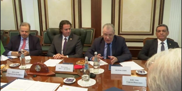 Veneziano e senadores russos debatem fortalecimento das relações comerciais entre Brasil, Rússia e membros do Brics