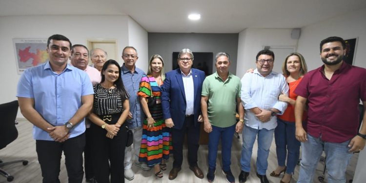 João Azevêdo une situação e oposição para as eleições municipais em Soledade