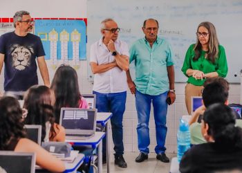 Prefeito faz visita técnica em escolas, inspeciona obras e acompanha início das aulas na rede municipal